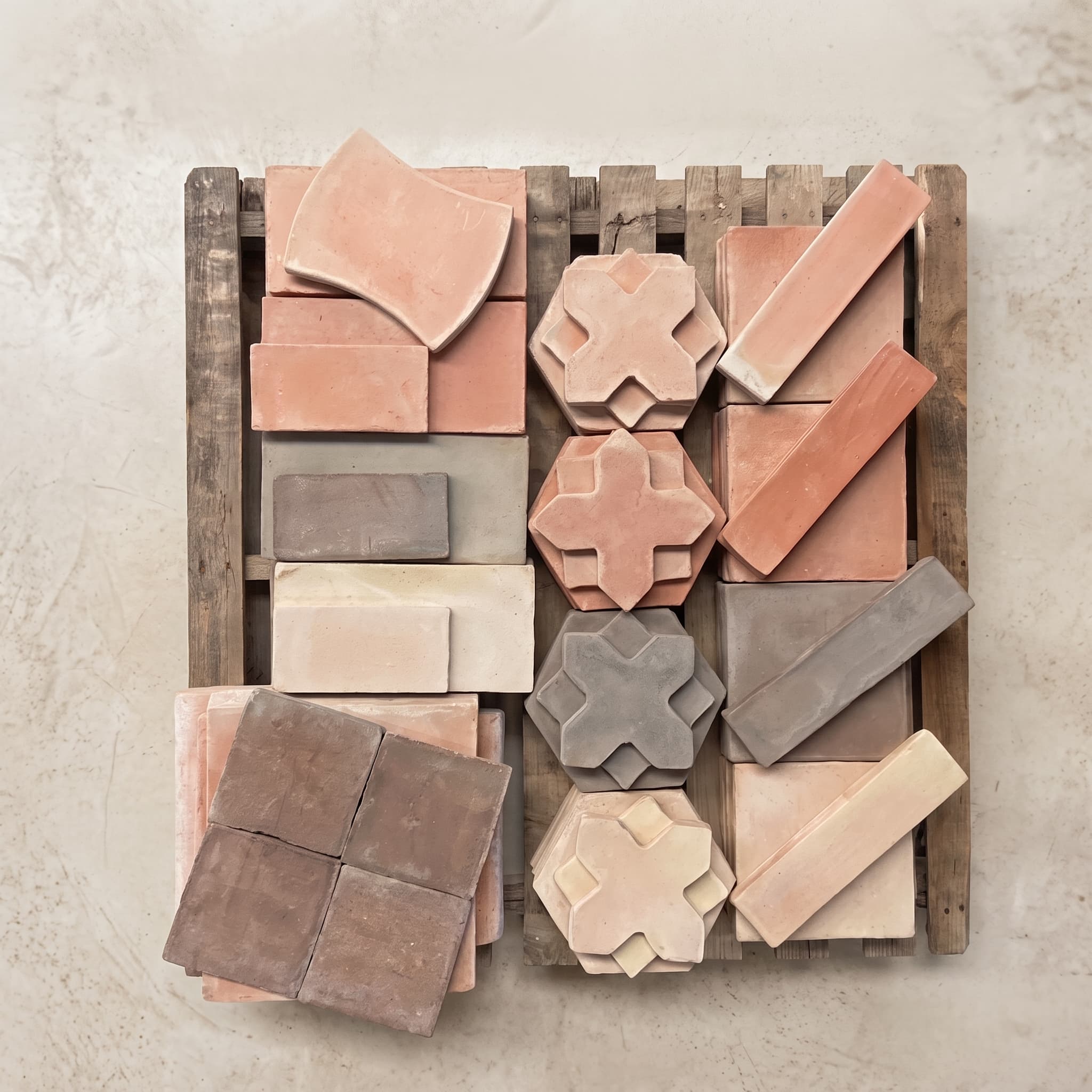 BARRO — Terracota extruida y prensada.